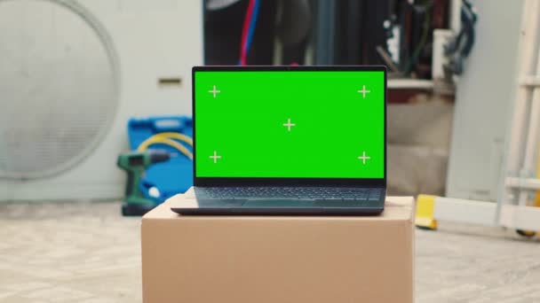 Зеленый Экран Ноутбука Перед Неисправным Наружным Конденсатором Установите Дисплей Хромированного — стоковое видео