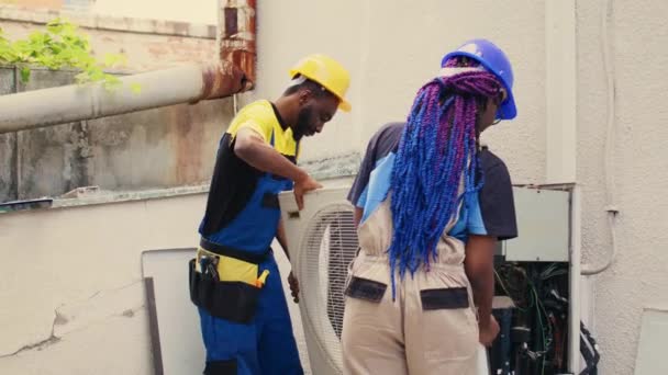 Certified Technicians Commissioned Customer Work Out Order Air Conditioner Dismantling — Stock Video