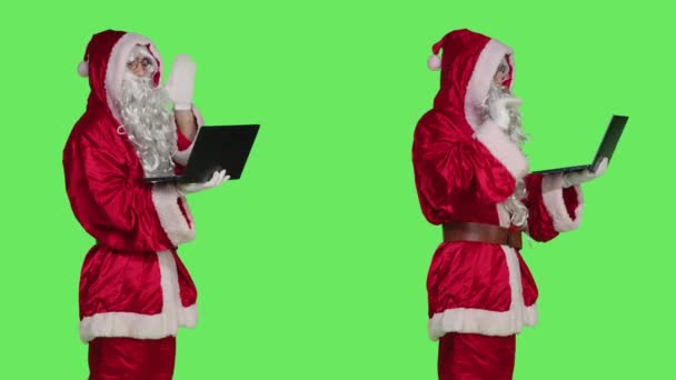 Santa Claus Man Online Videocall Waving Laptop Screen Discuss People — Stock Video