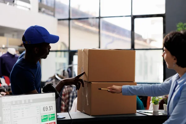 Deliveryman Checking Carton Boxes Worker Discussing Customer Shipping Detalis Clothing — Stock Photo, Image