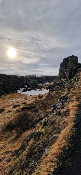 Масивний Гірський Масив Долина Арктичному Середовищі Ісландські Скелясті Засніжені Вершини — стокове фото