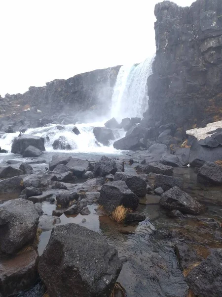 Cascada Gullfoss Paisaje Nórdico Majestuoso Paisaje Icelandés Con Colinas Nevadas —  Fotos de Stock
