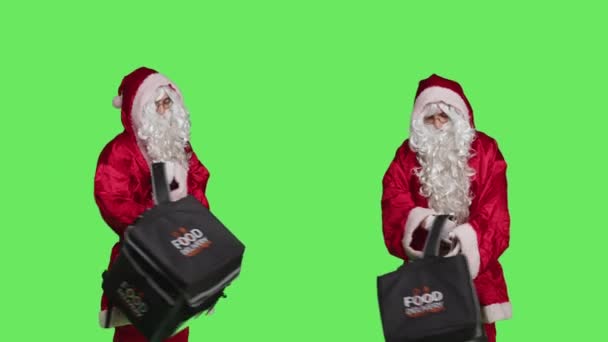Święty Mikołaj Torbą Dostaw Żywności Niosących Fast Food Zamówienie Zielonym — Wideo stockowe