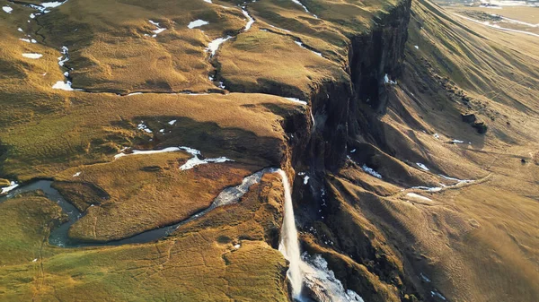 Fluxo Água Que Flui Entre Campos Nórdicos Islândia Majestoso Foss — Fotografia de Stock
