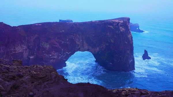Dyrholaey Peninsula Icelandic Coastline Rocky Arch Gate Massive Cliffs Foggy — Stock Photo, Image