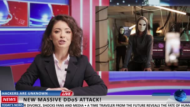 Mulher Jornalista Aborda Ataque Hacker Programa Notícias Discutindo Sobre Ladrões — Vídeo de Stock