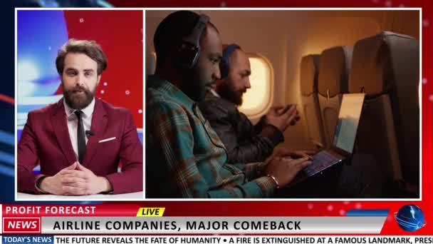 主持人在节目中介绍了航空公司和商业航班在假期前重新起飞的消息 媒体记者在新闻编辑室谈论飞机旅游公司和旅游业 — 图库视频影像