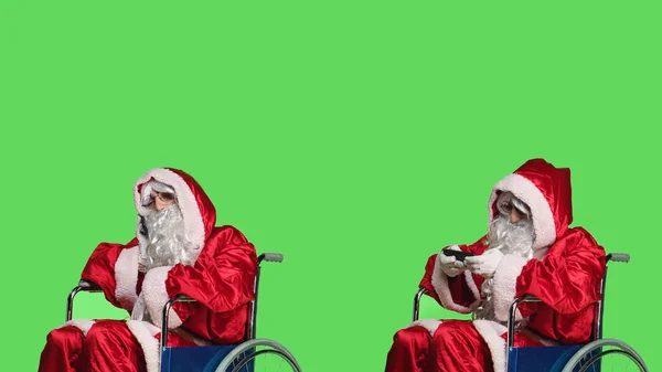 Homem Papai Noel Usando Smartphone Jogando Videogames Falando Por Telefone — Fotografia de Stock