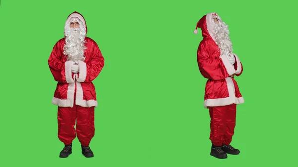 Saint Nick Person Festlich Roten Anzug Lacht Über Ganzkörper Greenscreen — Stockfoto