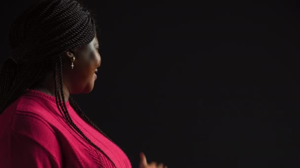 Bela Mulher Africana Americana Beleza Gesto Para Lado Com Mão — Vídeo de Stock