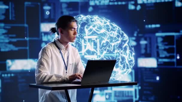技术先进工作场所的工程师使用模拟人脑的人工智能计算 用Ai机器学习算法管理在笔记本电脑上运行的服务器中心操作 — 图库视频影像