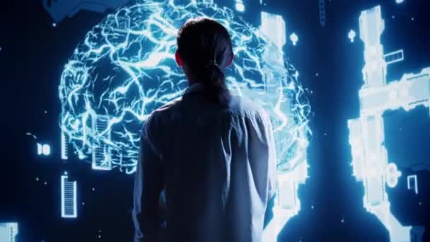 Досвідчений Адміністратор Дивлячись Голограму Когнітивних Обчислень Штучного Інтелекту Людського Мозку — стокове відео