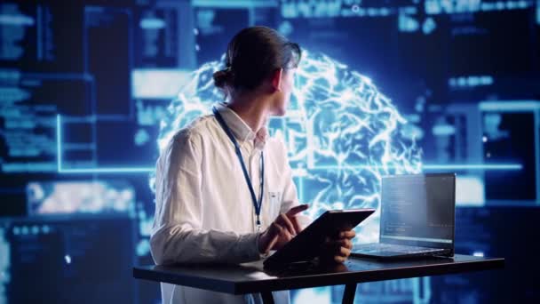Produktivní Inženýr High Tech Pracovišti Používá Umělou Inteligenci Která Simuluje — Stock video