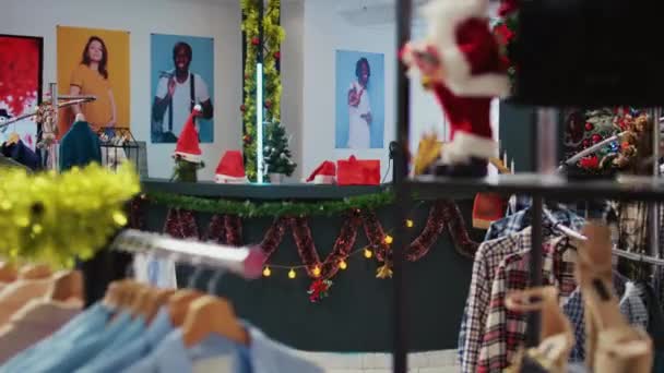 Noel Ağacı Çelenk Kış Tatili Boyunca Süsleme Süslemelerle Dolu Alışveriş — Stok video