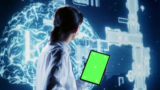 Técnico Experto Que Utiliza Tableta Pantalla Verde Para Implementar Procesamiento — Vídeos de Stock