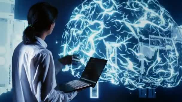 テックサポート 人間の脳に触発された人工知能ニューラルネットワークアーキテクチャをプログラミングする専門家 スクリプトコードを使用してハイテクスタートアップでAi機械学習アルゴリズムの設定を管理する — ストック動画