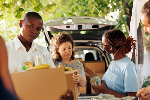 Empathy Action Humanitarian Aid Team Assists Poor Providing Packages Meals — Stock Photo, Image
