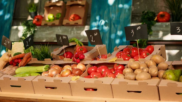 Натуральные Красивые Свежие Фрукты Овощи Фермерском Рынке Здоровое Питание Картонные — стоковое фото