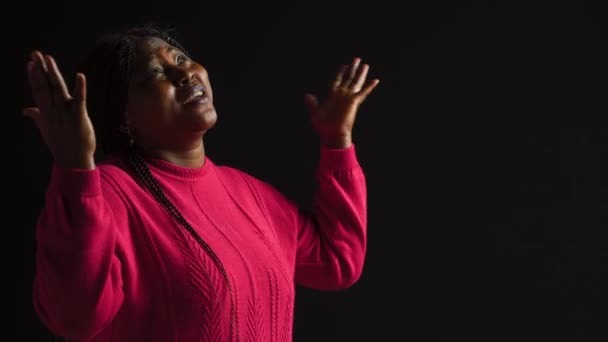 Graceful Black Woman Gazing Upwards Palms Extended Gesture Reverance Adoration — Stock Video