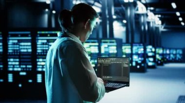 Sunucu dolapları, ağ sistemleri ve depolama dizileri için tasarlanan dizüstü bilgisayar, sorun çözme ve veri merkezi donanımı üzerinde çalışan nitelikli bilişim geliştiricisi