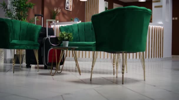 Prázdná Recepce Hotelu Salonek Luxusním Gaučem Moderním Nóbl Nábytkem Vytváří — Stock video