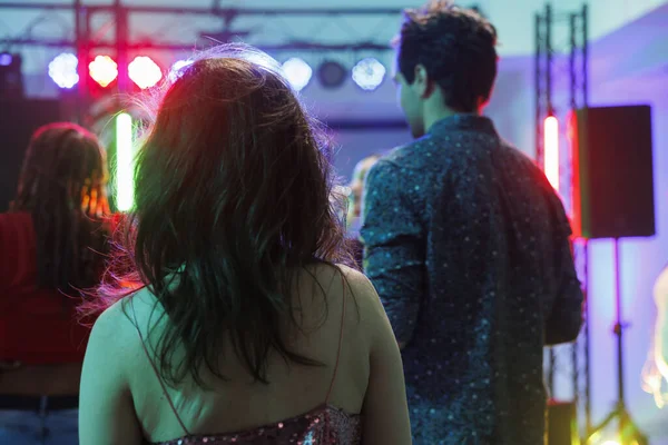 People Standing Dancefloor While Attending Concert Nightclub Spotlights Crowd Partying — Stock Photo, Image