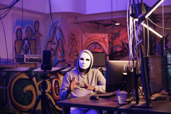 Hacker Maschera Anonima Diretta Streaming Attività Online Illegali Smartphone Dark — Foto Stock