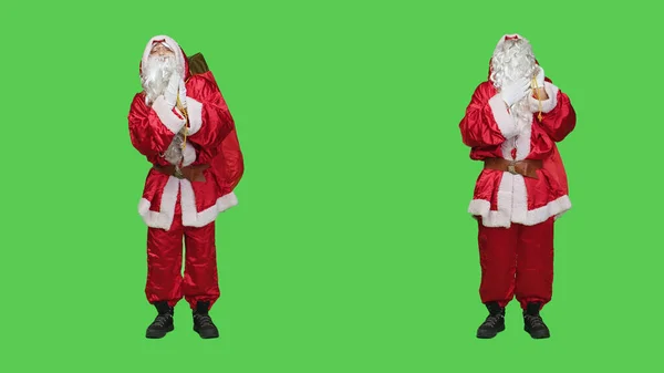 Santa Claus Personaje Rezando Dios Estudio Vistiendo Traje Rojo Famoso —  Fotos de Stock
