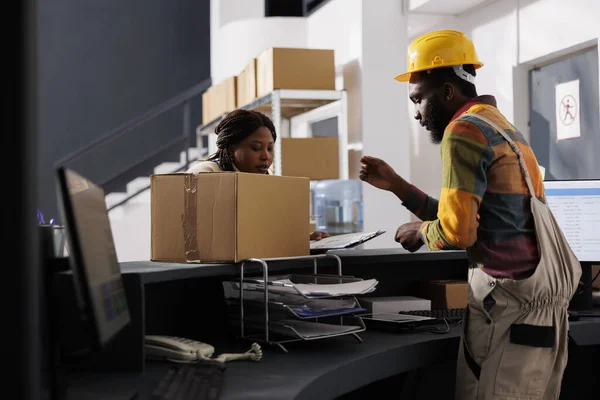 Courier Clipboard Bringing Parcel Delivery Service Register Postal Warehouse Reception — Stock Photo, Image