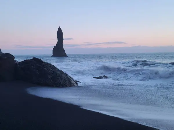 Magischer Strand Von Reynisfjara Island Mit Massiven Felsformationen Unter Dem — Stockfoto
