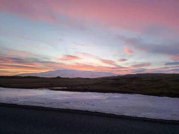Magiczna Wata Cukrowa Niebo Pobliżu Mroźnych Wzgórz Islandzie Śnieżny Łańcuch — Zdjęcie stockowe