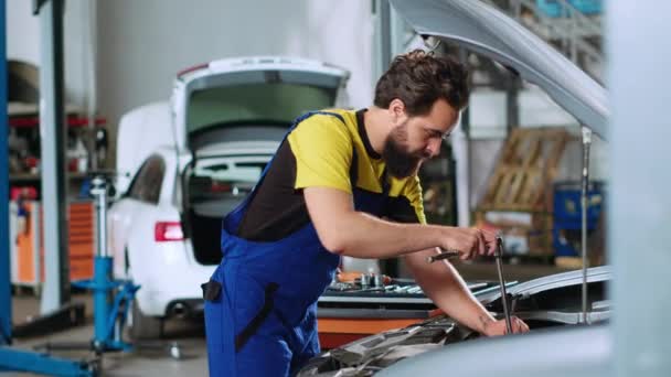 Mechanic Car Service Uses Torque Wrench Tighten Bolts Vehicle Fixing — Stock Video