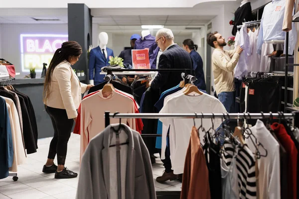 Shopaholism Black Friday Compras Diversas Pessoas Consumidores Procura Novas Roupas — Fotografia de Stock