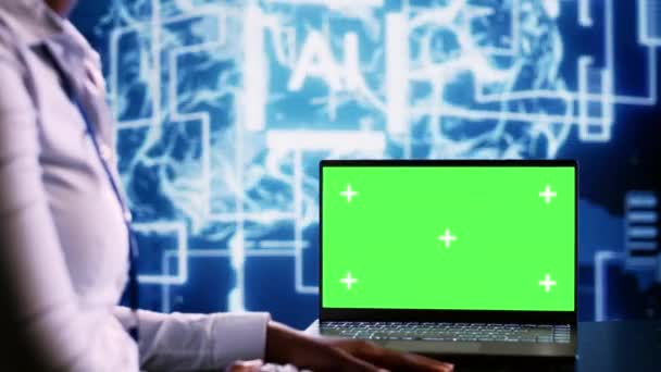 Wykonawczej Aktualizacji Systemów Pomocą Zielonego Ekranu Laptopa Pisanie Skomplikowanych Skryptów — Wideo stockowe