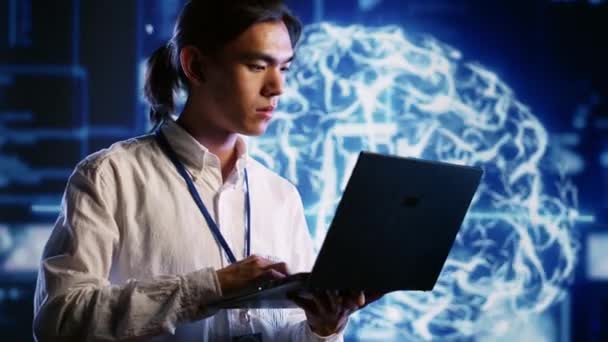 Profesional Trabaja Con Modelo Computarizado Inteligencia Artificial Simulando Cerebro Humano — Vídeo de stock
