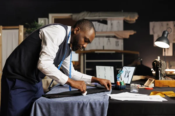 Tailor Creating Sophisticated Suit Blazer Surrounded Sewing Instruments Luxurious Fabrics — Stock Photo, Image