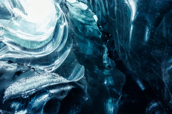 Majestosas Formações Gelo Azul Dentro Caverna Brilhando Coberto Geada Blocos — Fotografia de Stock