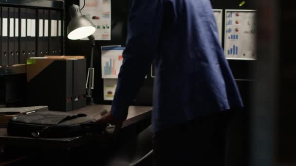 사무실에 조사에 지식을 아프리카계 미국인 노트북 작업실에 좌석을 — 비디오