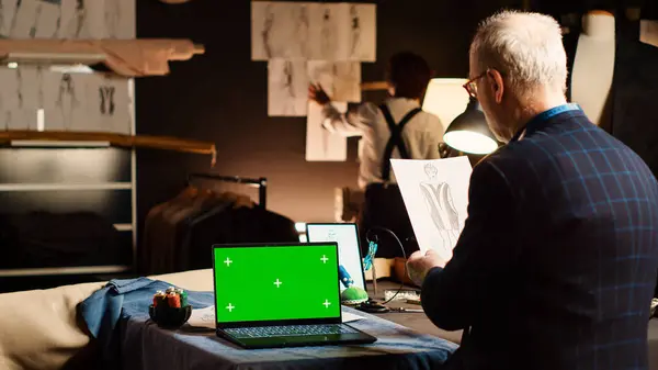 Senior Designer Greenscreen Analyzing Sketches Create Clothes New Fashion Collection — Stock Photo, Image