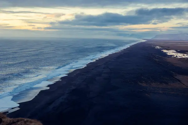 Βόρεια Ακτογραμμή Μαύρη Άμμο Παραλία Εξαιρετική Θέα Της Άγριας Φύσης — Φωτογραφία Αρχείου