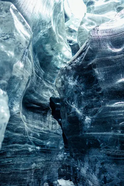 Inneren Gletscherspalte Vatnajokull Eismasse Mit Rissigen Eisblöcken Transparente Struktur Bedeckt — Stockfoto