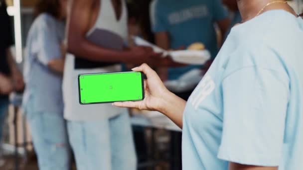 Black Woman Holds Smartphone Isolated Chromakey Template Customized Charitable Messages — Stock Video