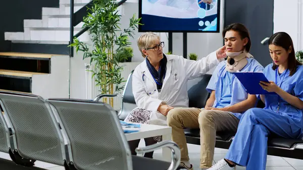 Senior Doctor Discussing Medical Expertise Nurse Hospital Waiting Area Explaining — Stock Photo, Image