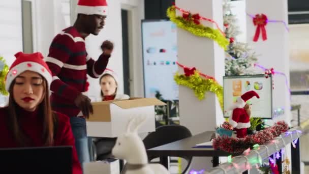 Happy African American Employee Clearing Festive Decorated Office Desk Leaving — Stock Video