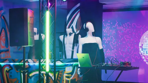 Dans Pistindeki Partide Canlı Eletronik Müzik Için Kullanılan Istasyonlu Boş — Stok fotoğraf