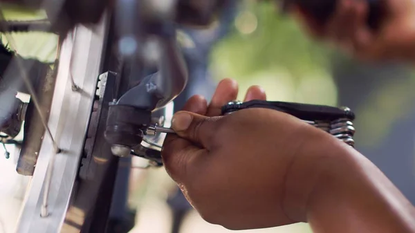 Close Healthy Black Woman Repairing Bicycle Valve Wheel Professional Equipment — Stock Photo, Image
