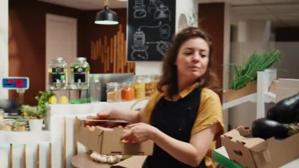 Man Milieuvriendelijke Zero Waste Supermarkt Met Behulp Van Papieren Zak — Stockvideo