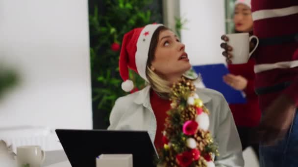 Employees Wearing Santa Claus Hat Enjoying Nice Conversation Christmas Ornate — Stock Video