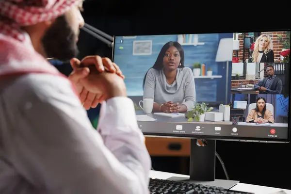Das Bild Zeigt Auf Dem Computerbildschirm Ein Online Treffen Multiethnischer — Stockfoto