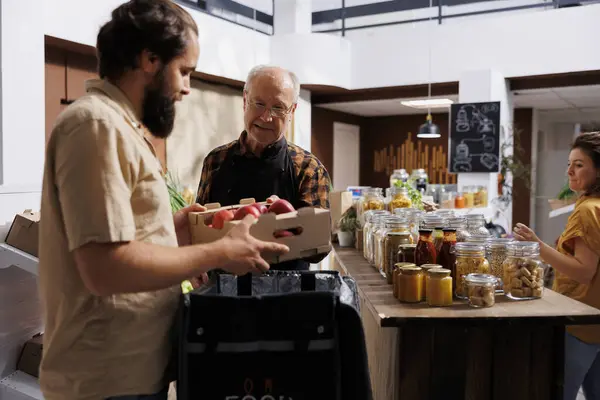 Verkäufer Eines Zero Waste Ladens Der Ökologische Bio Lebensmittel Lieferanten — Stockfoto